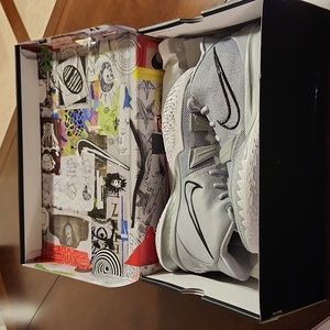 Nike Kyrie 7 TB Wolf Grey/Black/White Sz 11